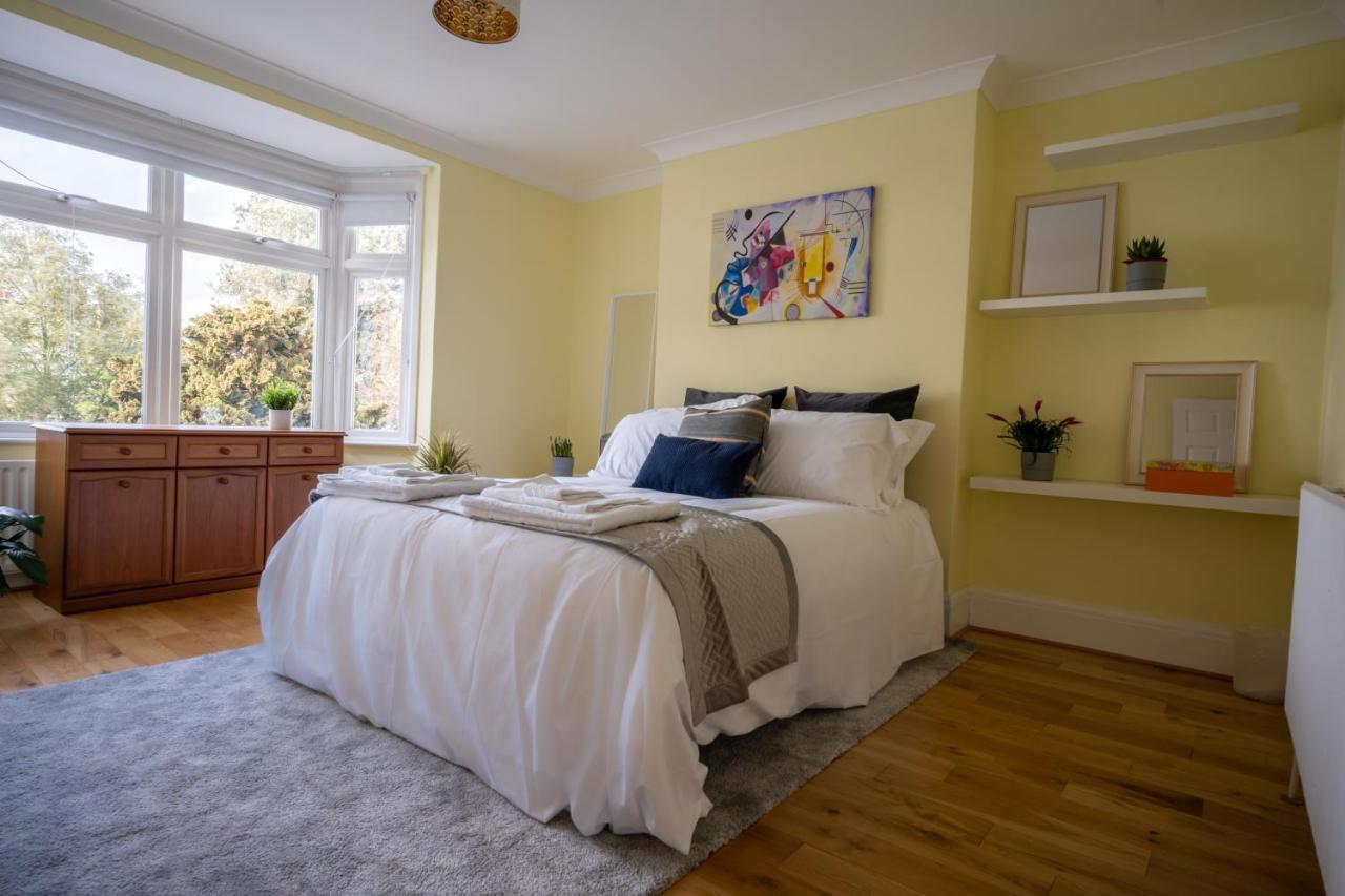 Entire Home In Streatham With Lovely Views & Ultra Fast Wi-Fi Norbury  Extérieur photo