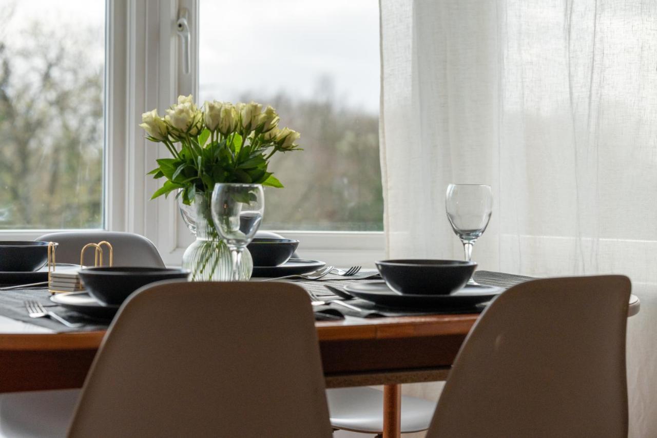 Entire Home In Streatham With Lovely Views & Ultra Fast Wi-Fi Norbury  Extérieur photo